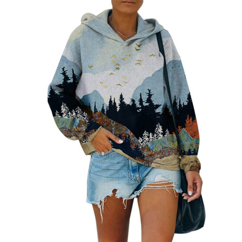 Trendig damtröja med bergstryck i vit tie-dye. Långärmad sweatshirt i bomull/polyester.