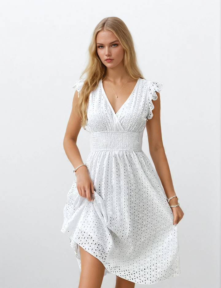 Vit elegant midiklänning i polyester för dam, perfekt sommar- och festklänning. Luftig passform.