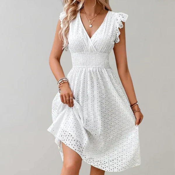 Dam vit polyester midiklänning, smickrande och luftig vardags- eller sommarklänning.