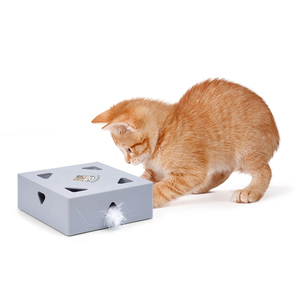 Rolig automatisk fjäderleksak för katt. Interaktiv kattleksak i vit plast som erbjuder stimulans & glädje för din katt.