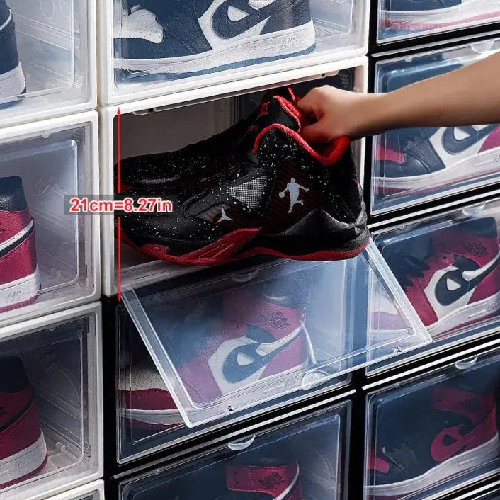 Skoorganisatör i svart, perfekt för att visa och förvara dina sneakers skyddat och snyggt.