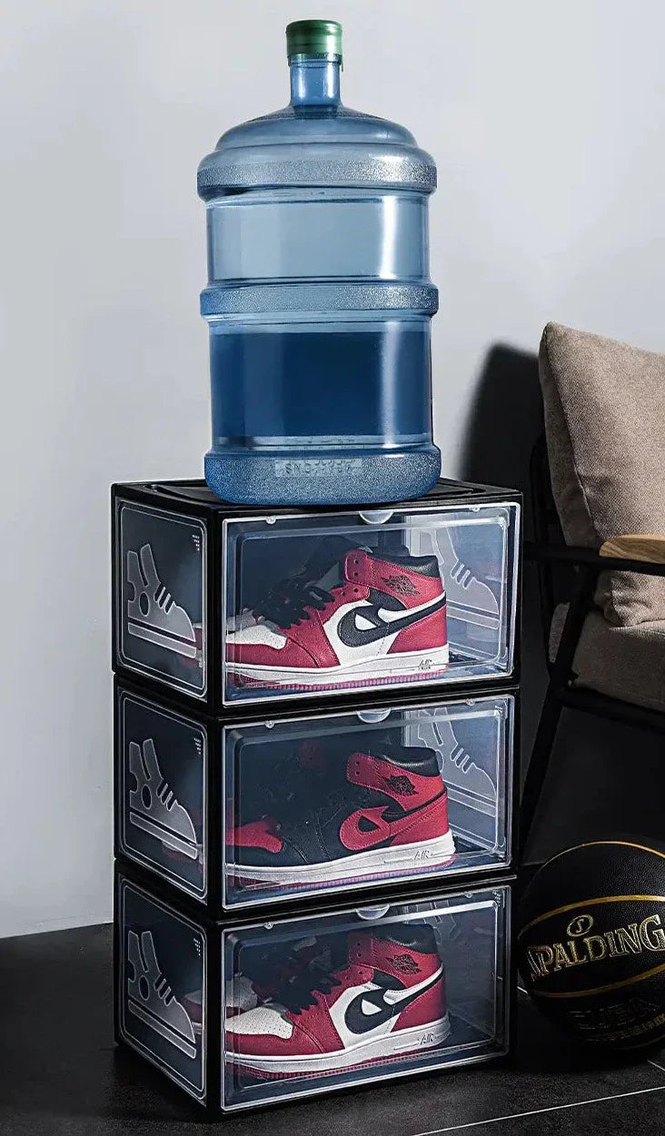 Optimal skoförvaring med robusta sneakerslådor. Skyddar mot smuts och håller skorna fräscha.