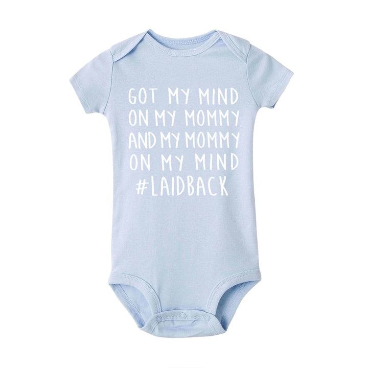 Unisex babybody i ekologisk bomull med sött mammabudskap, kortärmad presenttips för spädbarn.