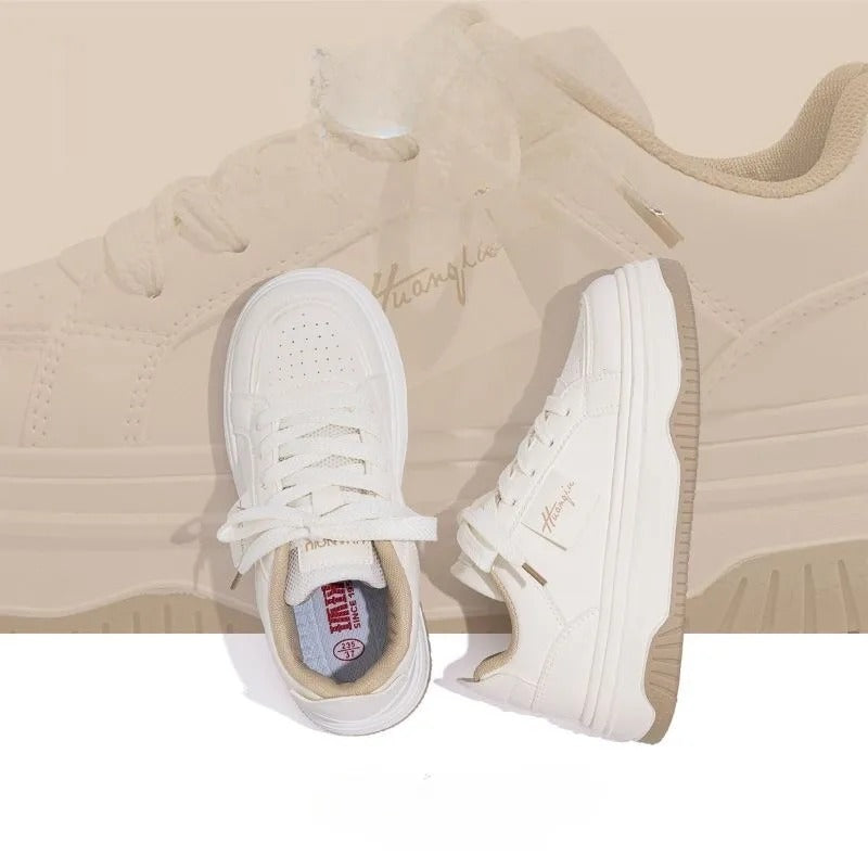 Bekväma vita chunky sneakers för dam, platåskor med dämpande sula för optimal komfort och stil.