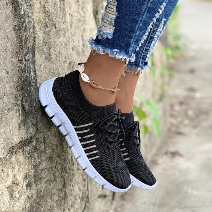 Marinblå damsneakers med mjuk sula och halkfri yta, perfekta för fritid och promenader.