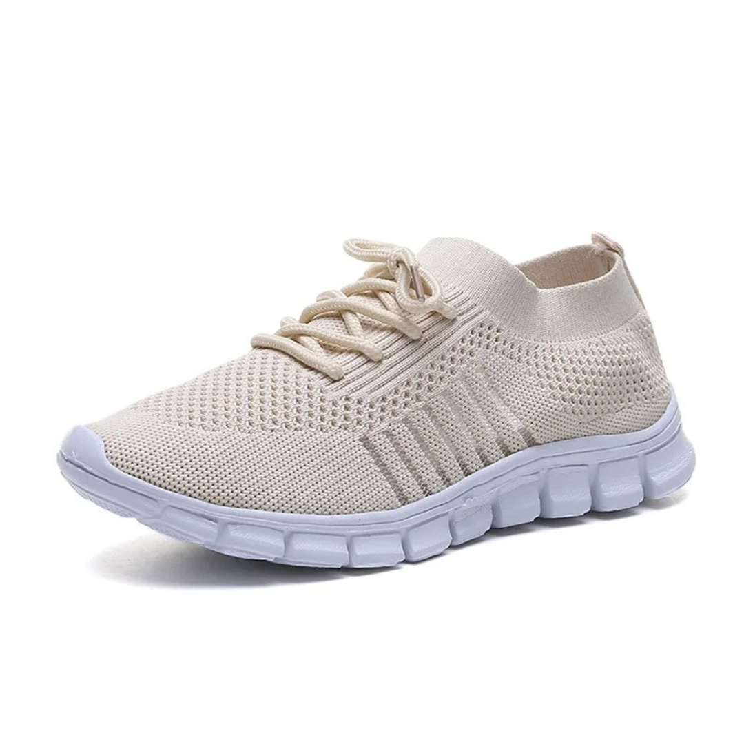 Svarta sportiga damsneakers med mjuk innersula, idealiska för fritid och promenader.